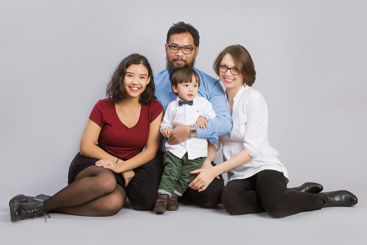 Familienfotos in Berlin fuer Familien Fotoshooting Berlin mit Eltern and zwei kleine Kinder