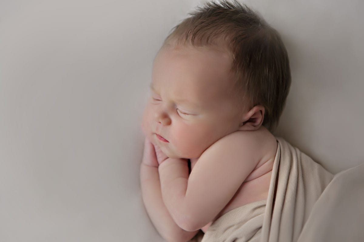 Neugeborenen Shooting Berlin mit schlafendem Baby