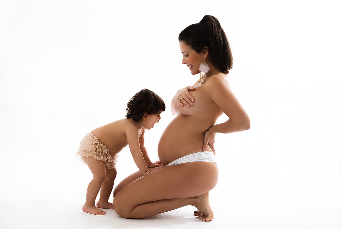 Fotoshooting schwanger mit ihrer aeltesten Tochter