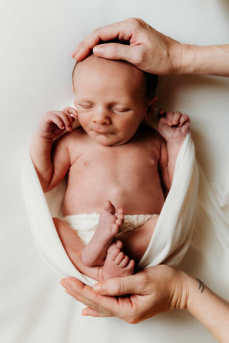 familienfotoshooting-neugeborenes-zu-haus