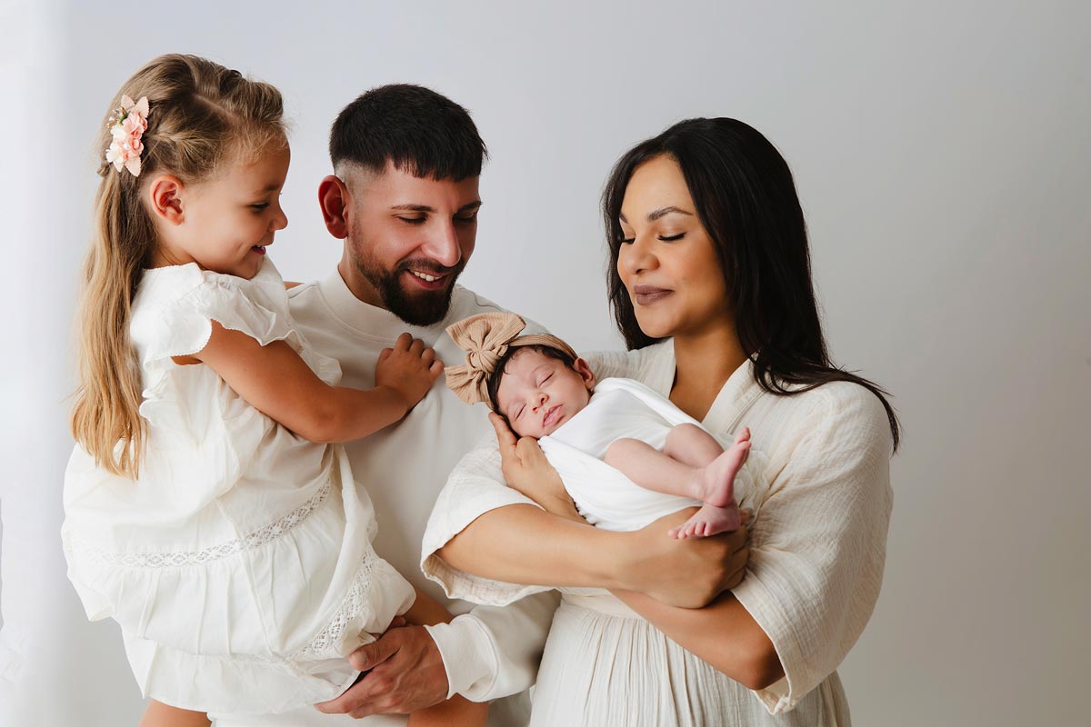 Neugeborenen-Fotoshooting-mit-Familie-Berlin