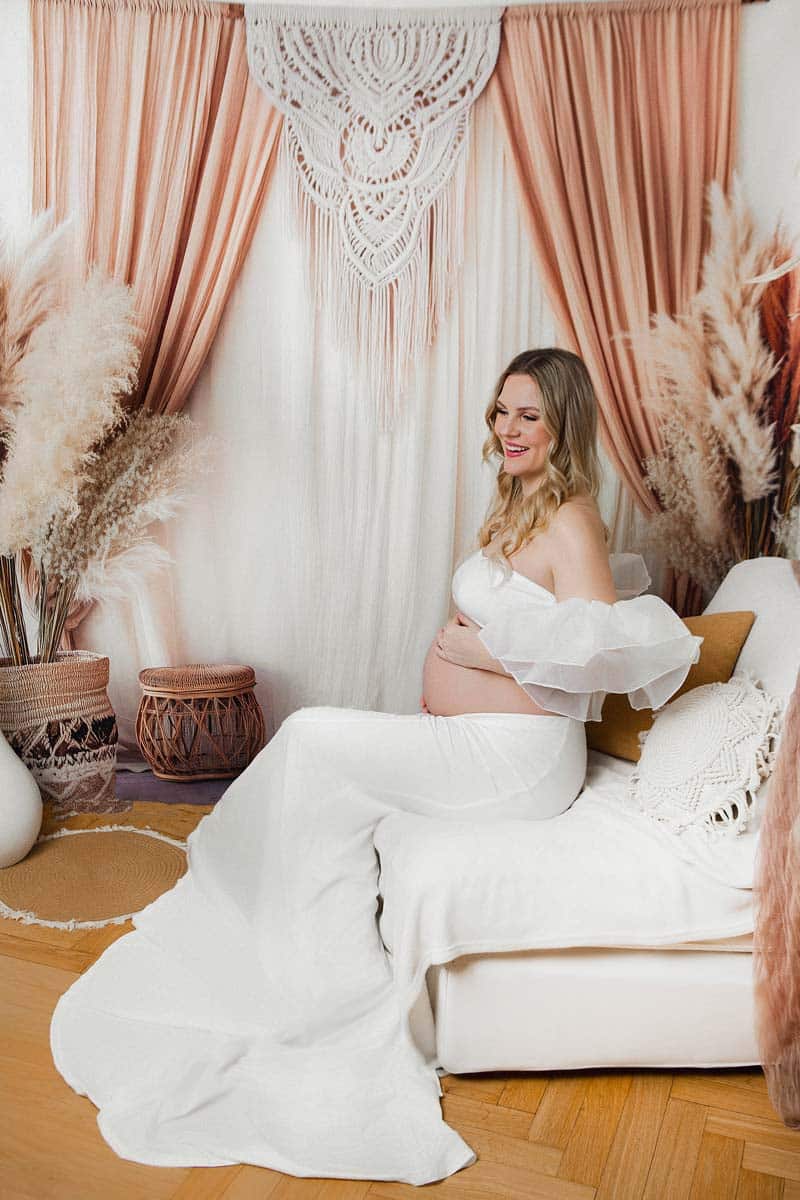 minimalistisch-boho-schwangerschaft-shooting-berlin