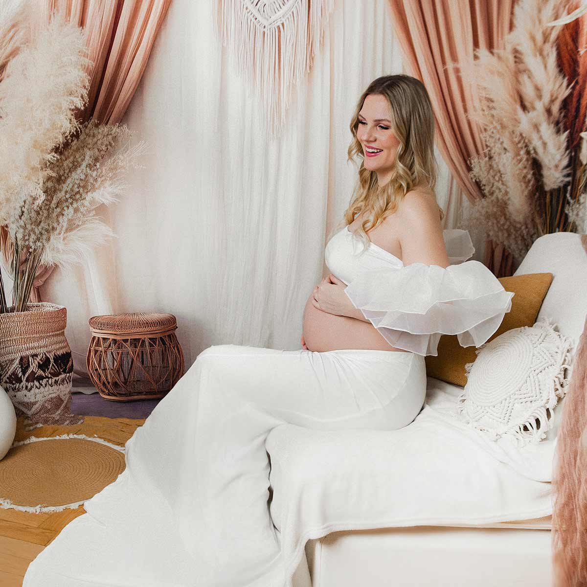 minimalistisch-boho-schwangerschaft-shooting-berlin